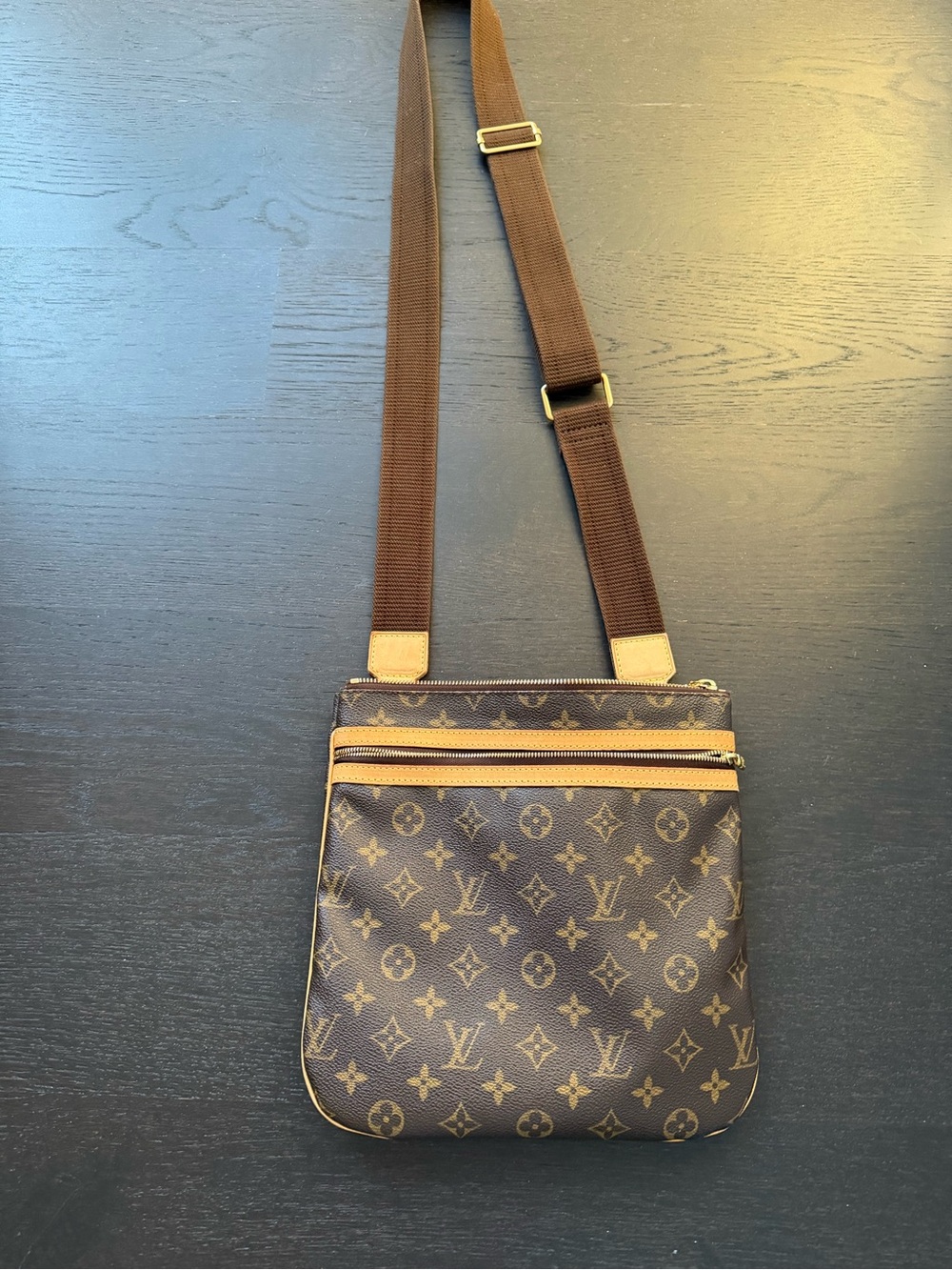 Louis Vuitton Crossbody Bag with Adjustable Strap perfect condition